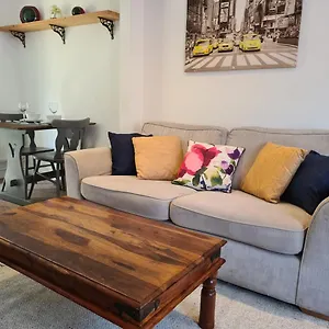  Apartment Cosy For Work Or Leisure, Rd&e 20min Walk, Easy Access To City Centre