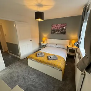  Holiday home Cosy With Parking Close To Centre